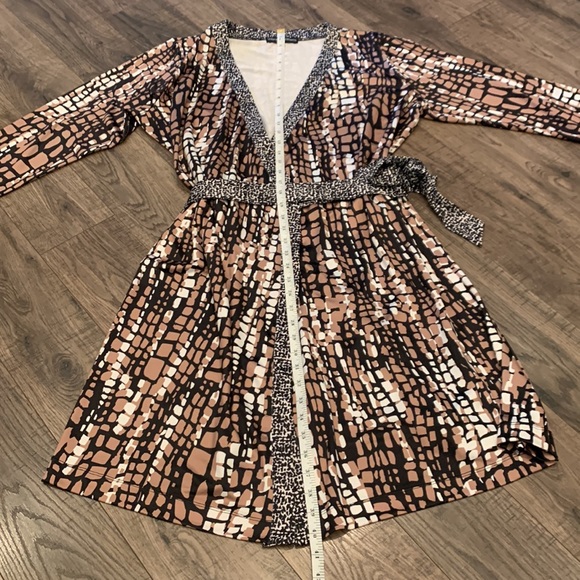 Geometric Print Long Sleeve Wrap Dress - Picture 2 of 14